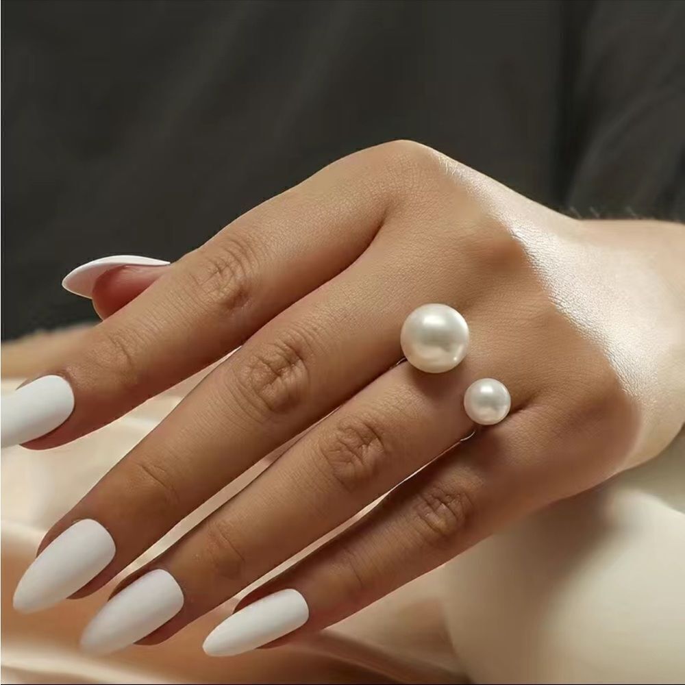 NWT SUPER CUTE DOUBLE FAUX PEARLS RING IN SILVER